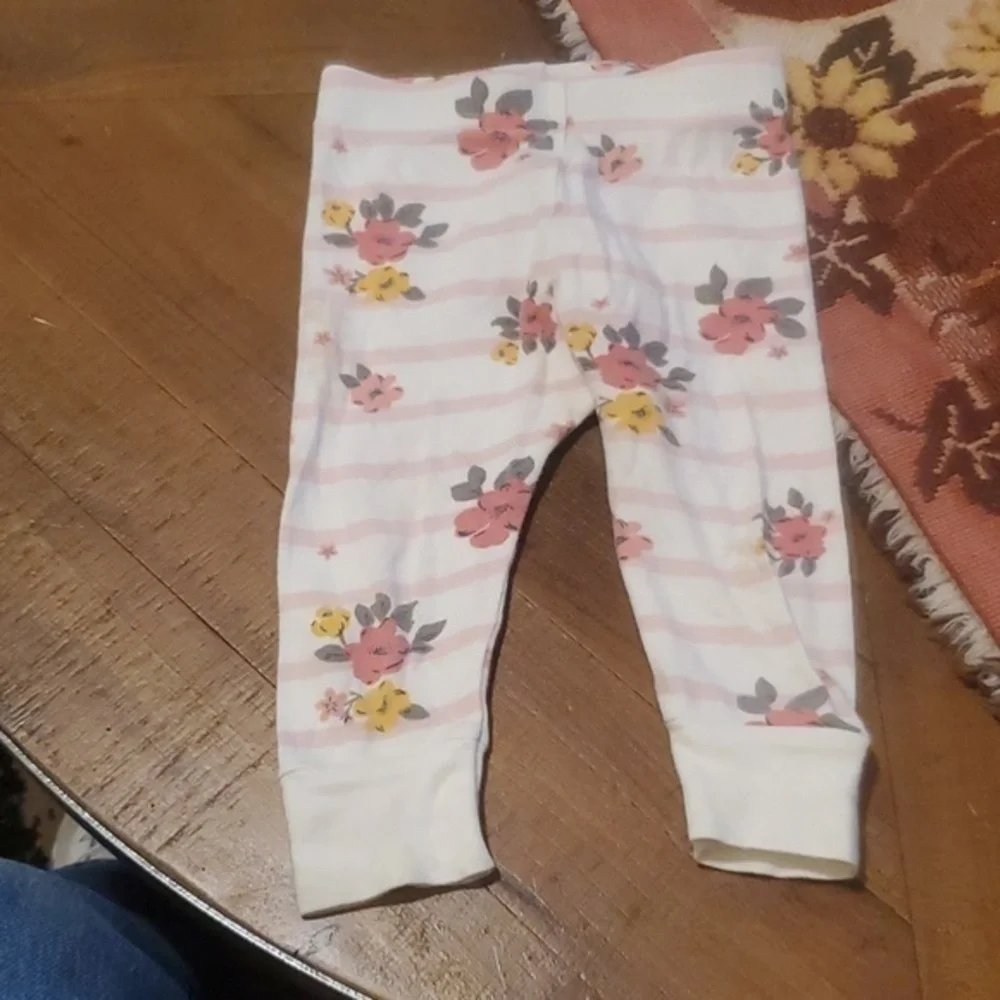 🐻    Old Navy Bottoms size 6-12 months